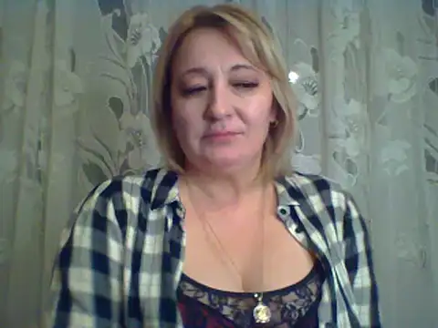 ArielXLoveresss online show from February 24, 2025, 5:42 pm