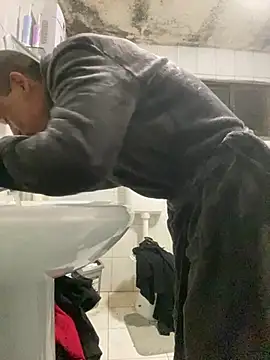 rogerdik76 online show from April 20, 2026, 10:44 pm