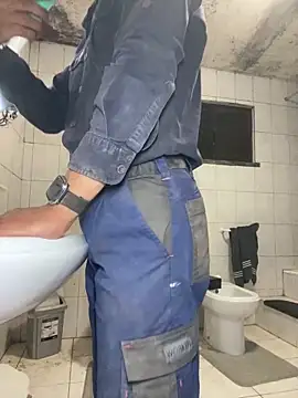 rogerdik76 online show from April 28, 2026, 9:20 pm