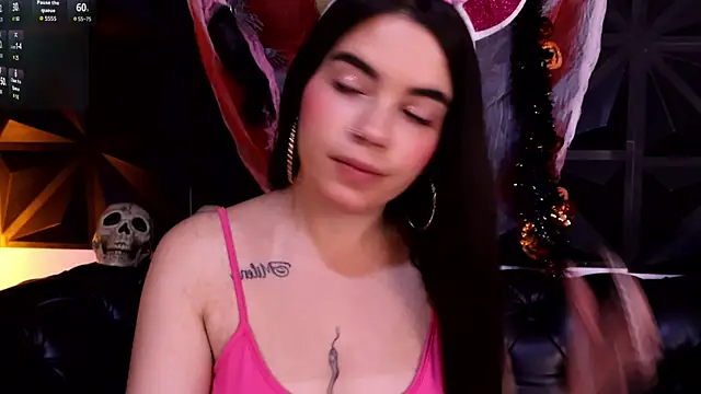 DaphneGlas online show from October 22, 2025, 12:49 pm