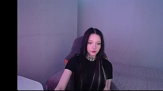 mefwhore online show from October 15, 2025, 4:18 pm