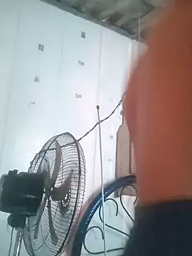 Snapshot of cachondo93 chatting on November 7, 2025, 6:41 pm cachondo93 online show from November 7, 2025, 6:41 pm