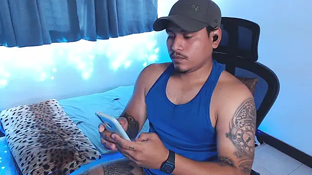 Snapshot of maxflurry_ chatting on February 20, 2026, 6:41 pm maxflurry online show from February 20, 2026, 6:41 pm