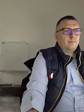 Mike8523 online show from April 3, 2026, 4:32 am