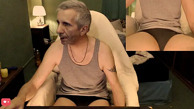 Snapshot of maxdaddy690 chatting on December 13, 2024, 9:52 pm maxdaddy690 online show from December 13, 2024, 9:52 pm