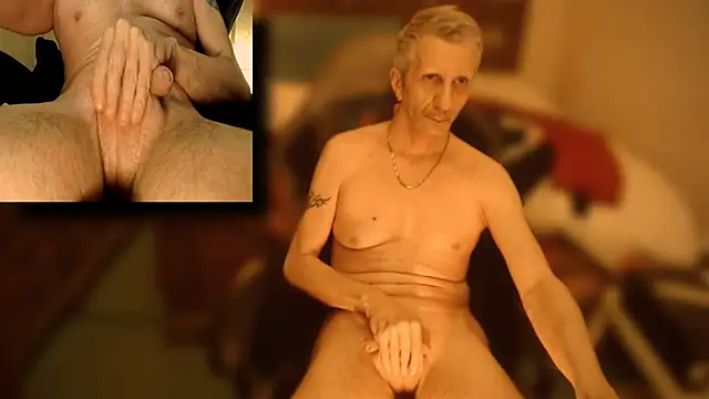 Snapshot of maxdaddy690 chatting on February 28, 2025, 10:39 pm maxdaddy690 online show from February 28, 2025, 10:39 pm