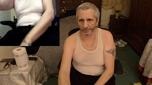 Snapshot of maxdaddy690 chatting on November 28, 2025, 10:45 pm maxdaddy690 online show from November 28, 2025, 10:45 pm