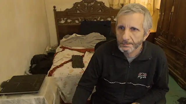 Snapshot of maxdaddy690 chatting on December 22, 2025, 2:36 pm maxdaddy690 online show from December 22, 2025, 2:36 pm