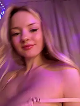 Snapshot of AngelicaaHeaven chatting on March 20, 2025, 8:08 pm AngelicaaHeaven online show from March 20, 2025, 8:08 pm