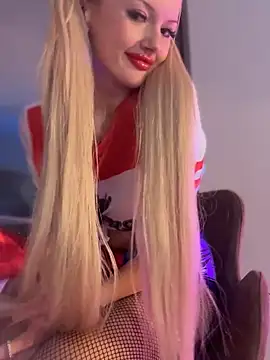 Snapshot of AngelicaaHeaven chatting on September 25, 2025, 6:11 pm AngelicaaHeaven online show from September 25, 2025, 6:11 pm