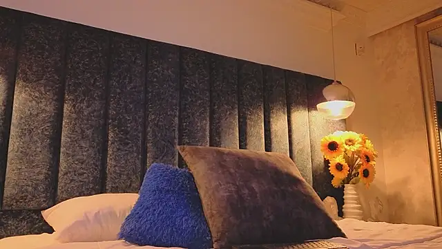 Ariannaa Suarez1 online show from March 18, 2026, 7:39 pm