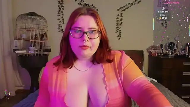 Lily lu one online show from December 17, 2025, 2:12 pm