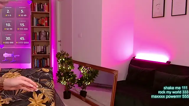 CutiePie69   online show from June 22, 2026, 7:44 pm
