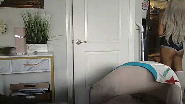 princesskimamii online show from September 27, 2025, 11:32 pm