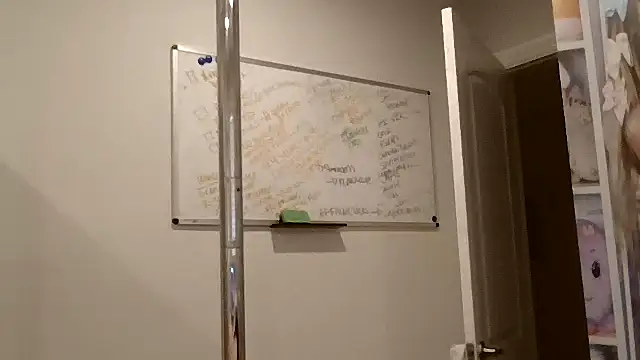 princesskimamii online show from November 9, 2025, 9:57 pm