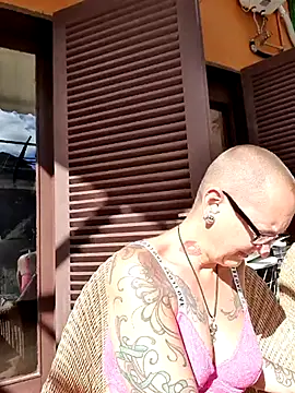 Snapshot of Emma_Milf25 chatting on March 6, 2025, 10:09 am Emma Milf25 online show from March 6, 2025, 10:09 am