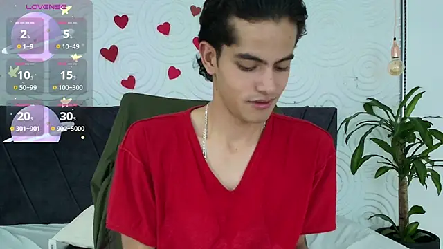 Maximoherrera 16 online show from May 5, 2026, 12:24 pm