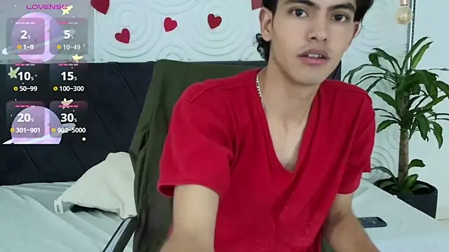 Maximoherrera 16 online show from May 13, 2026, 12:13 pm