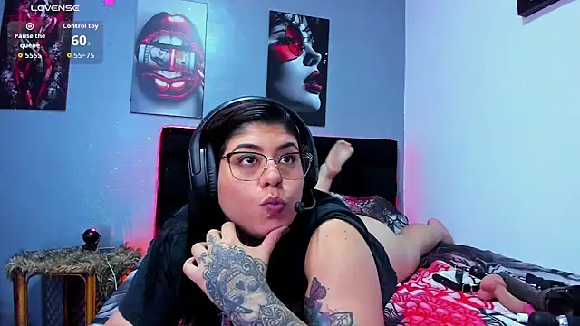 Snapshot of Veronika_metal chatting on March 27, 2026, 9:03 pm Veronika metal online show from March 27, 2026, 9:03 pm