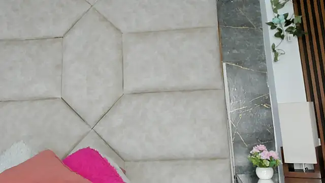 Vaiolett Smith online show from December 1, 2025, 12:21 pm