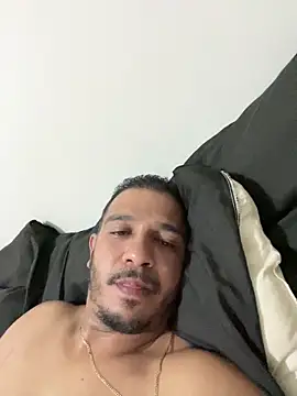 Snapshot of Lindp190194 chatting on December 22, 2025, 12:07 am Lindp190194 online show from December 22, 2025, 12:07 am