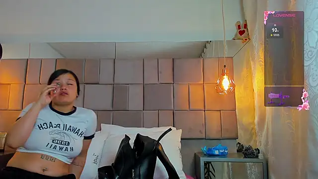 Snapshot of celeste_star0 chatting on November 18, 2025, 2:06 am celeste star0 online show from November 18, 2025, 2:06 am