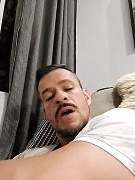 Snapshot of juniortche1313 chatting on October 17, 2025, 1:42 am juniortche1313 online show from October 17, 2025, 1:42 am