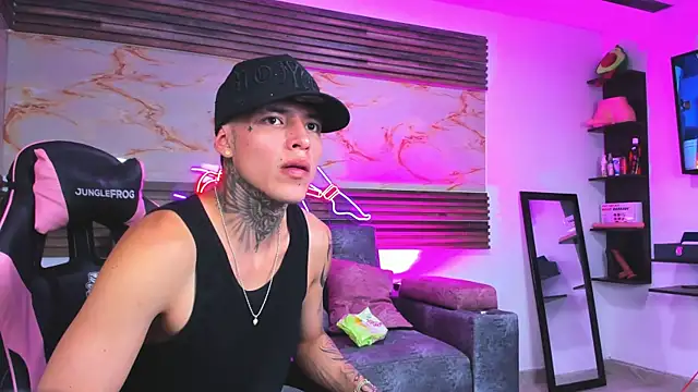 Snapshot of Cloe_roouse chatting on July 2, 2026, 2:22 am Cloe roouse online show from July 2, 2026, 2:22 am