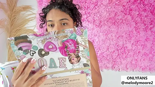 Melodymoore  online show from December 18, 2025, 10:49 pm