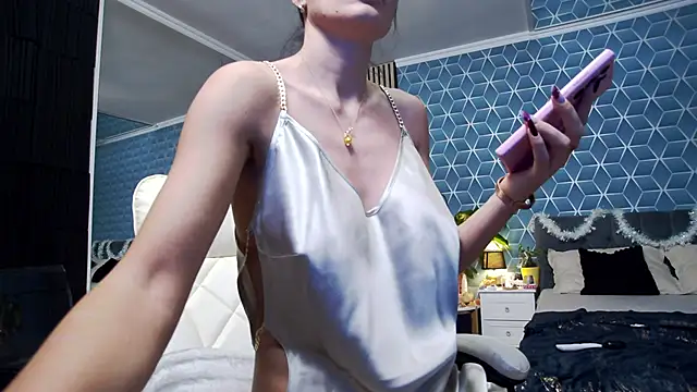 Snapshot of zoeylarkens chatting on December 17, 2025, 7:31 pm zoeylarkens online show from December 17, 2025, 7:31 pm