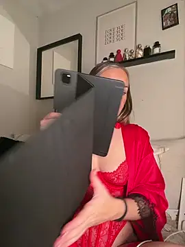 Snapshot of MissMaisiex chatting on February 12, 2026, 7:53 pm MissMaisiex online show from February 12, 2026, 7:53 pm