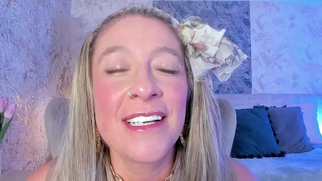 Liannaa  online show from November 26, 2025, 5:58 pm