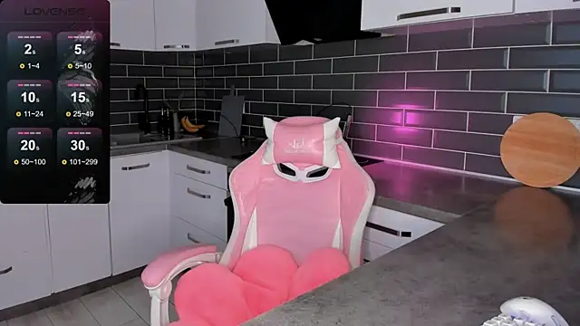 ShaiyaMinn3 online show from April 17, 2026, 6:33 pm