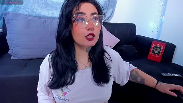 Snapshot of Curvybaddie99 chatting on November 4, 2025, 11:26 pm Curvybaddie99 online show from November 4, 2025, 11:26 pm