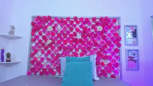 Snapshot of emmyrouse_ chatting on November 20, 2025, 7:24 pm emmyrouse online show from November 20, 2025, 7:24 pm