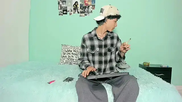 Snapshot of Maxxi_hot23 chatting on November 7, 2025, 8:42 pm Maxxi hot23 online show from November 7, 2025, 8:42 pm