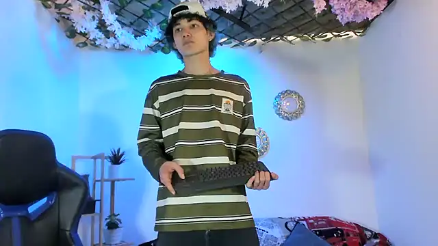 Maxxi hot23 online show from January 8, 2026, 8:22 pm