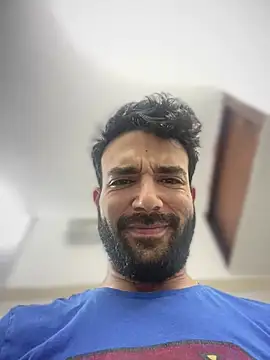 Snapshot of YJeromZCoxk chatting on March 11, 2025, 9:34 am YJeromZCoxk online show from March 11, 2025, 9:34 am