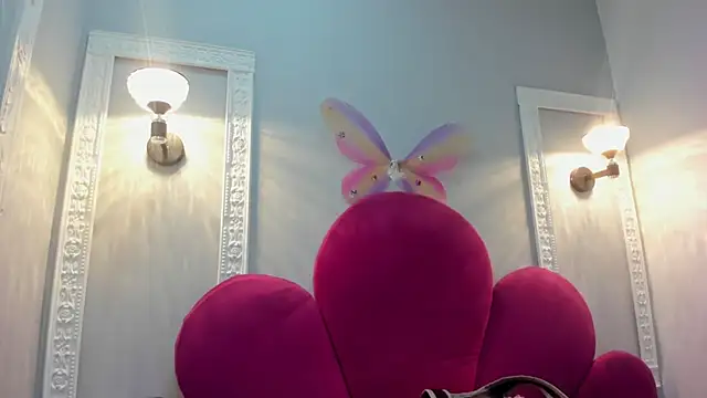 Bonniie 22 online show from November 8, 2025, 1:22 pm