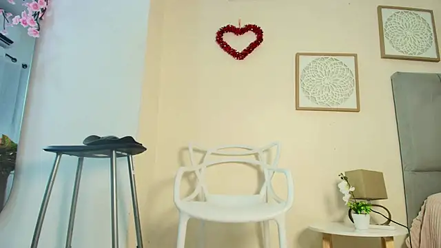 Snapshot of mary_cute9 chatting on April 9, 2026, 12:32 pm mary cute9 online show from April 9, 2026, 12:32 pm