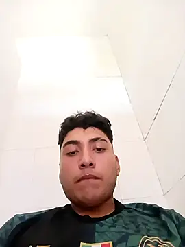 crisssalazar online show from September 11, 2025, 9:04 pm