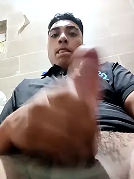 crisssalazar online show from April 21, 2026, 1:42 am