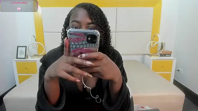 Snapshot of Qeen_blackk chatting on October 15, 2025, 8:20 pm Qeen blackk online show from October 15, 2025, 8:20 pm