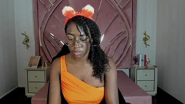 Snapshot of Qeen_blackk chatting on October 17, 2025, 8:44 pm Qeen blackk online show from October 17, 2025, 8:44 pm