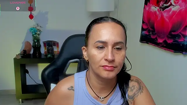 Snapshot of Sara_Charmy chatting on June 1, 2026, 5:03 pm Sara Charmy online show from June 1, 2026, 5:03 pm