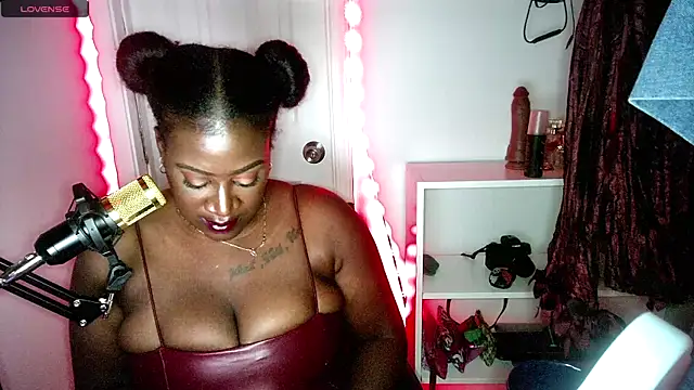 Snapshot of lovelyenigma365 chatting on January 7, 2026, 5:10 am lovelyenigma365 online show from January 7, 2026, 5:10 am