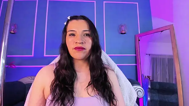 Snapshot of TaraTaylorr chatting on October 7, 2025, 2:31 am TaraTaylorr online show from October 7, 2025, 2:31 am