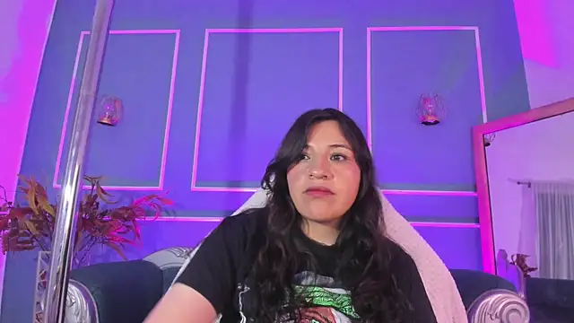 Snapshot of TaraTaylorr chatting on October 22, 2025, 2:34 am TaraTaylorr online show from October 22, 2025, 2:34 am