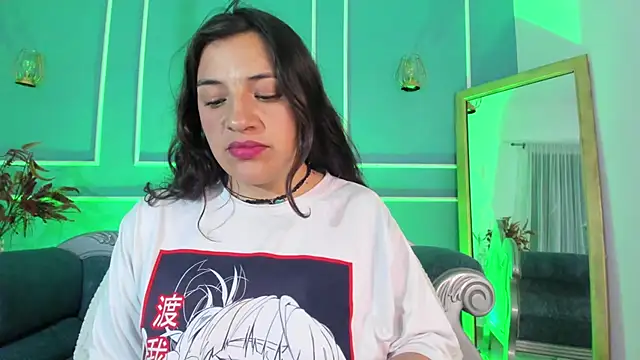 Snapshot of TaraTaylorr chatting on October 25, 2025, 2:19 am TaraTaylorr online show from October 25, 2025, 2:19 am