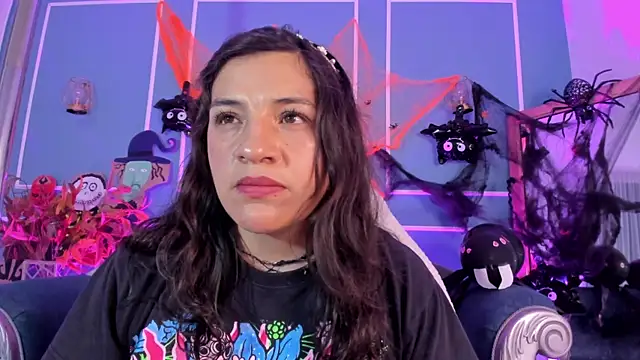 Snapshot of TaraTaylorr chatting on October 30, 2025, 2:35 am TaraTaylorr online show from October 30, 2025, 2:35 am